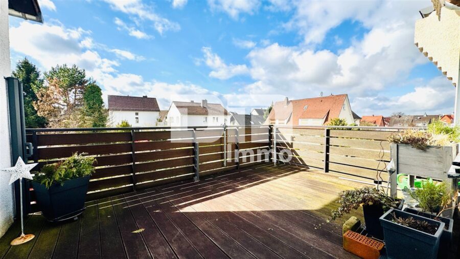 Ein bis Zweifamilienhaus mit 2 Terrassen, Garage und angelegtem Gartenbereich - OG Terrasse